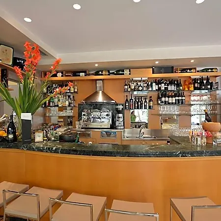 Tivoli Hotel 2*